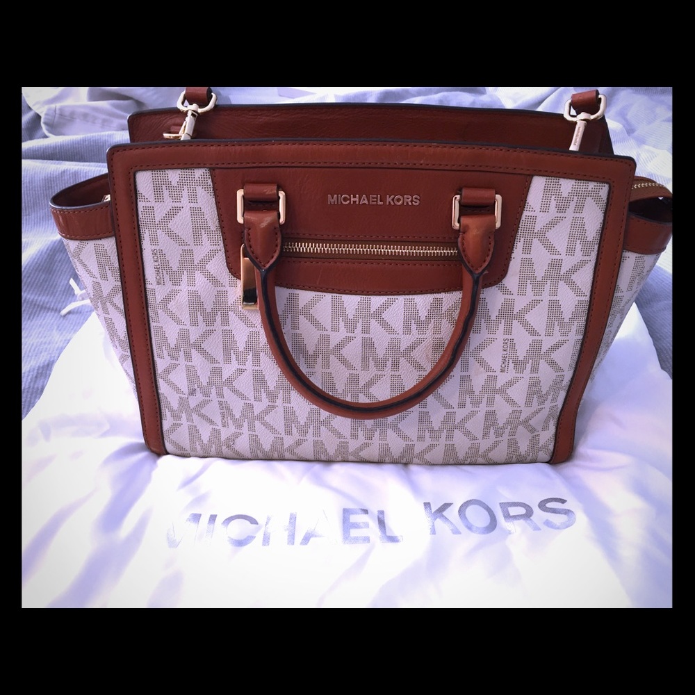 Michael kors body bag/ shoulder bag
